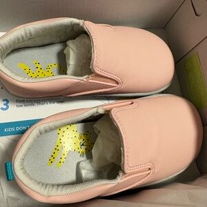 NWT ten little Kids Slip-On Shoes in Light Pink